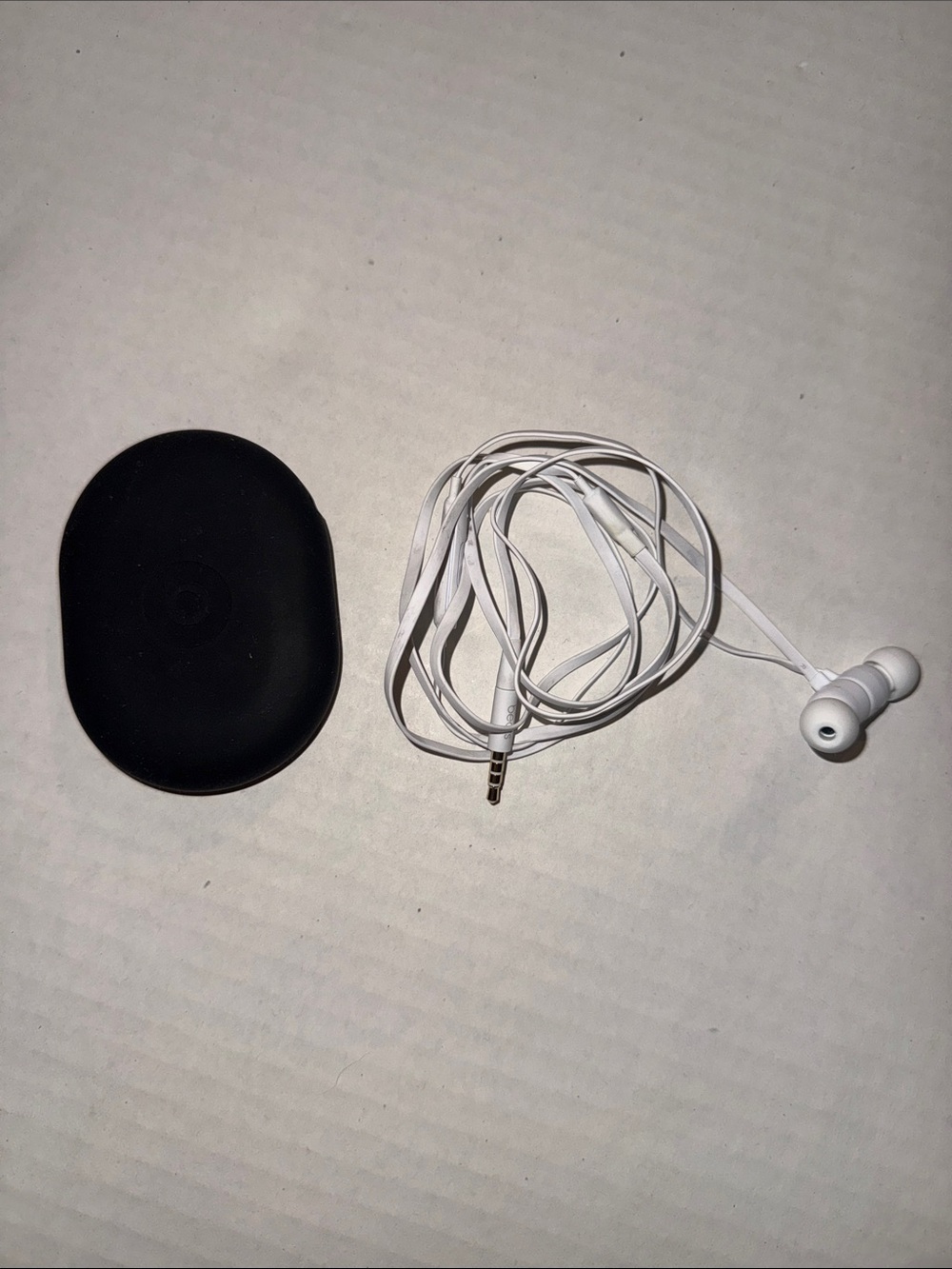 Beats by Dre White Wired Earbuds with Black Carrying Case